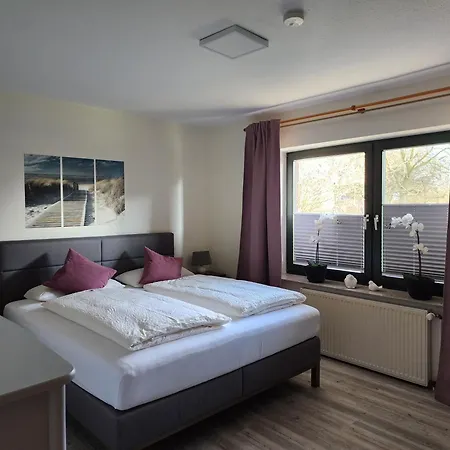 Heuer בית הארחה 3*