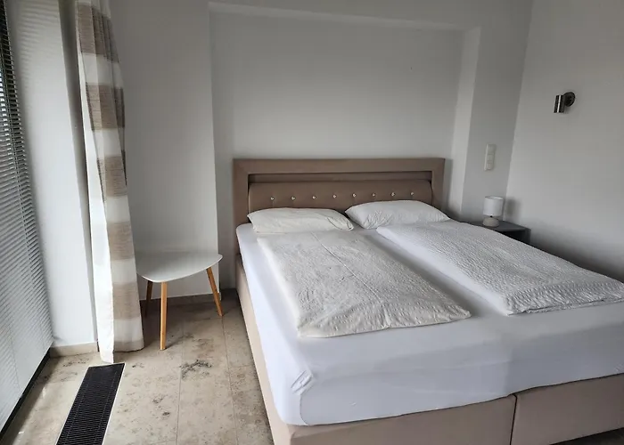 Heuer בית הארחה 3*